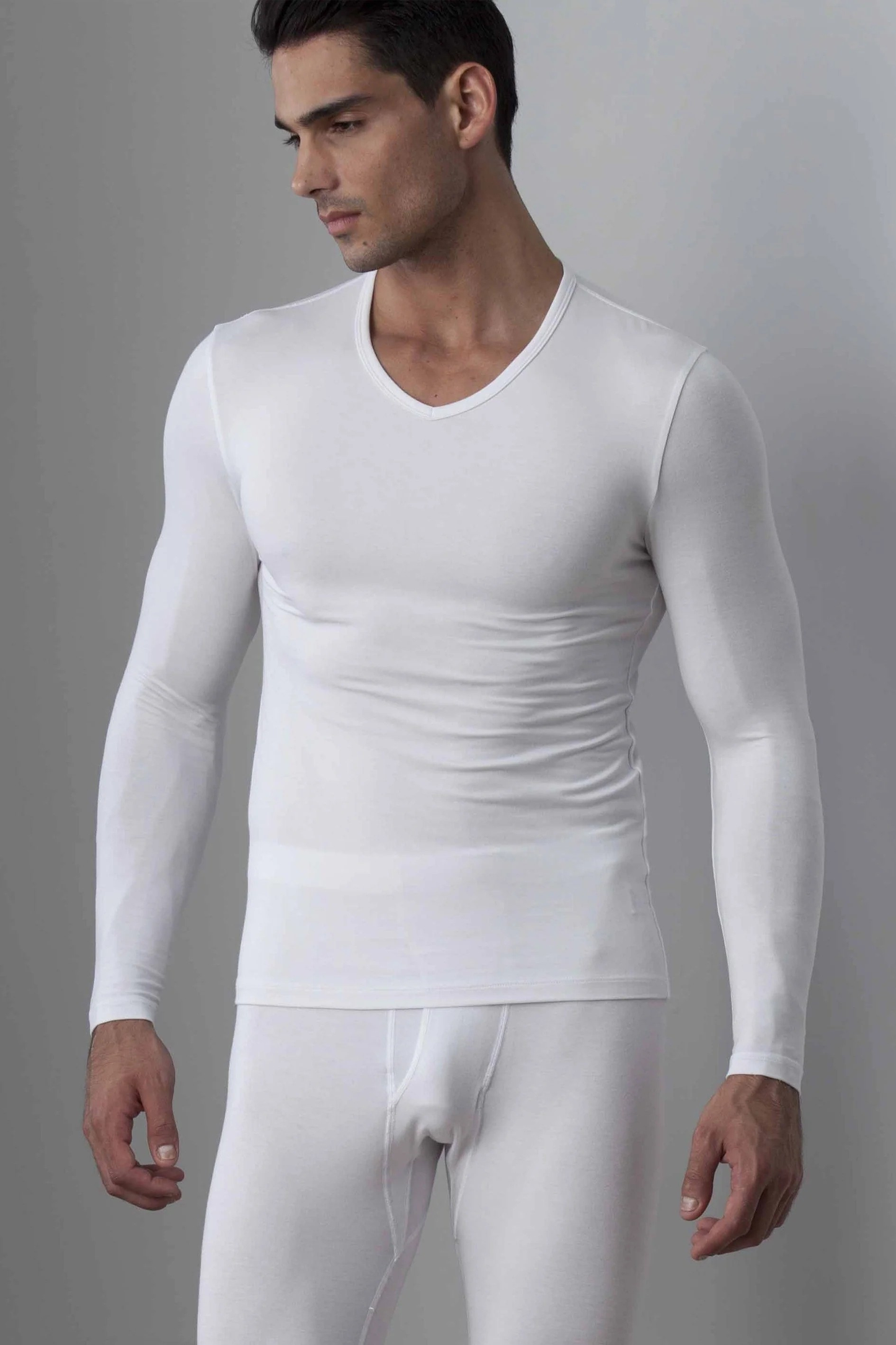 Men's V-neck long sleeve shirt