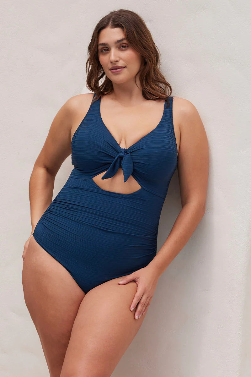 Aria Cezanne in Navy