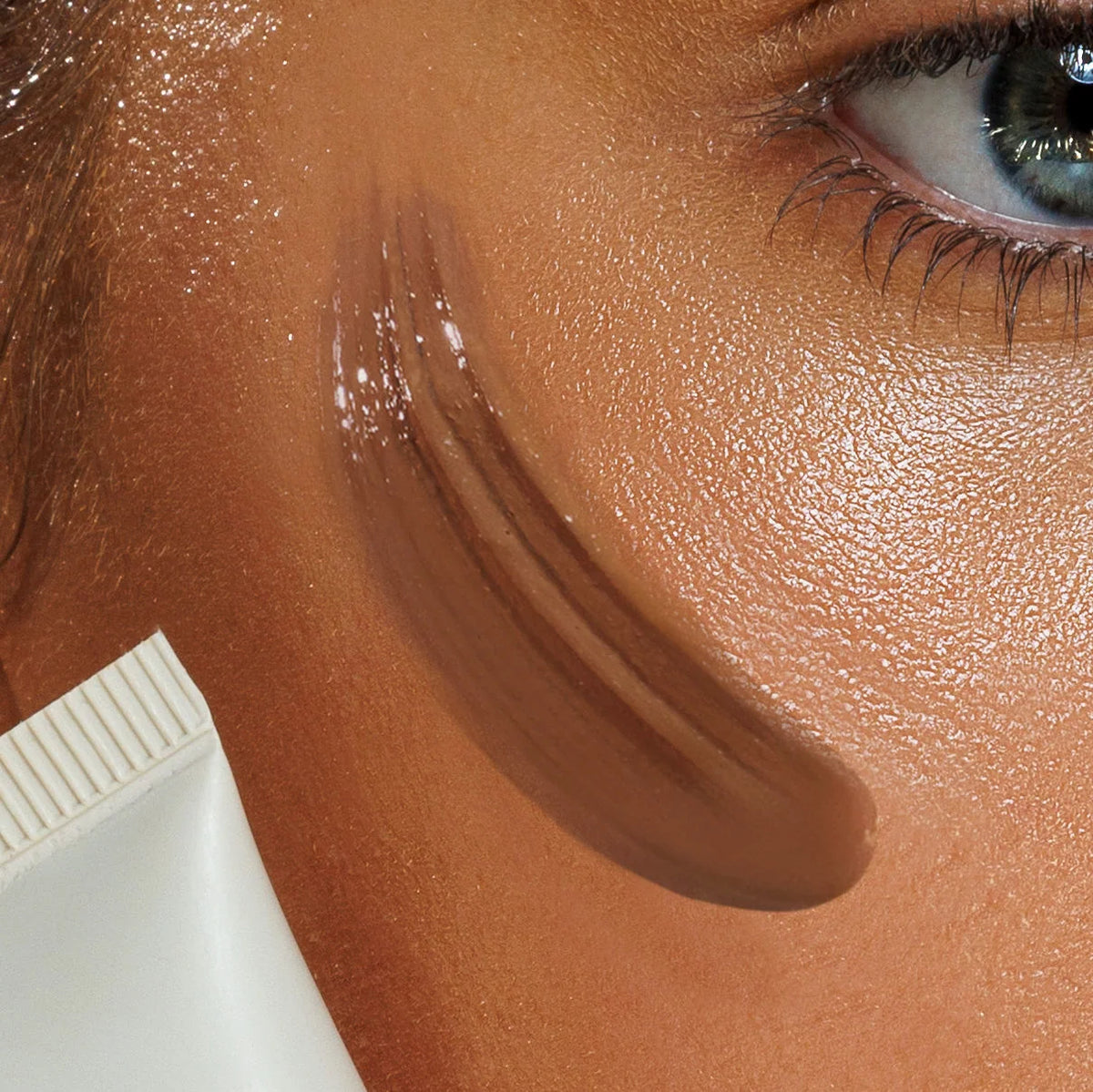 SPF 50 Natural Tinted Moisturiser in Dark