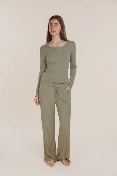 Lille Ribbed Long Sleeve Henley Top in Olive