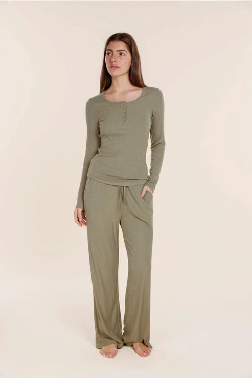 Lille Ribbed Long Sleeve Henley Top in Olive