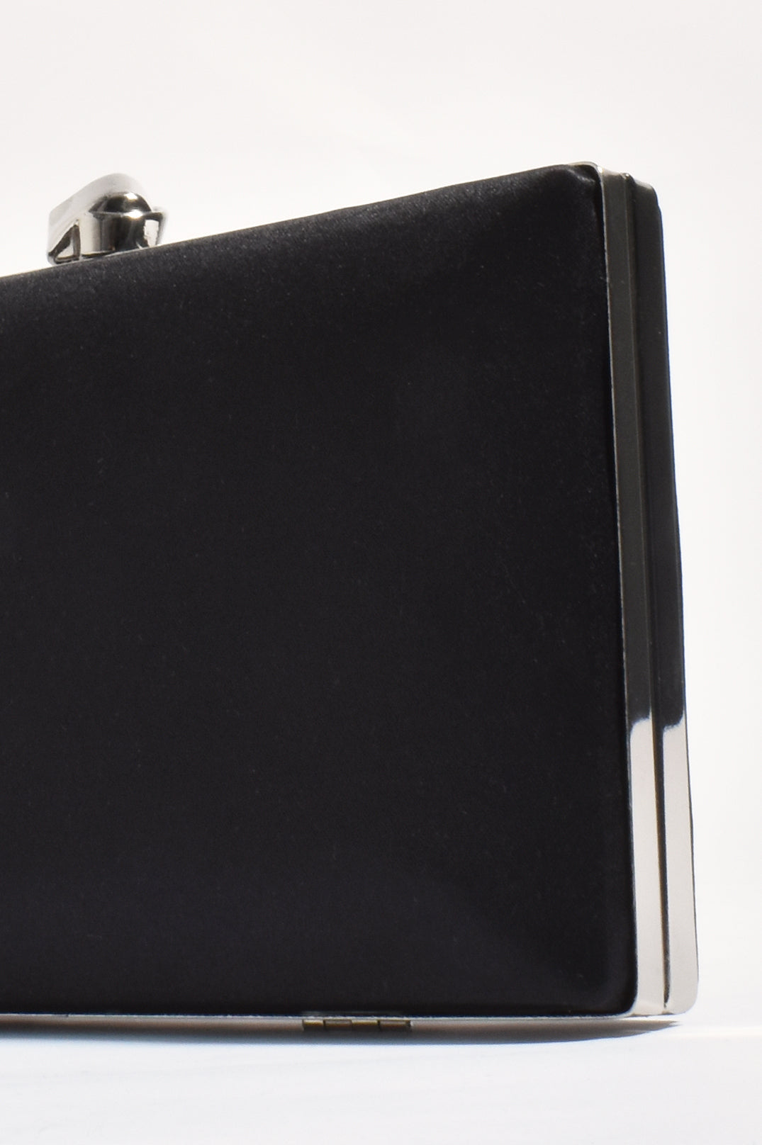 Mira Structured Clutch