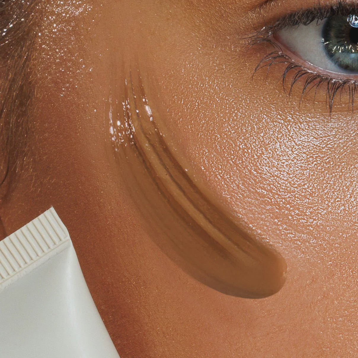 SPF 50 Natural Tinted Moisturiser in Medium/Dark