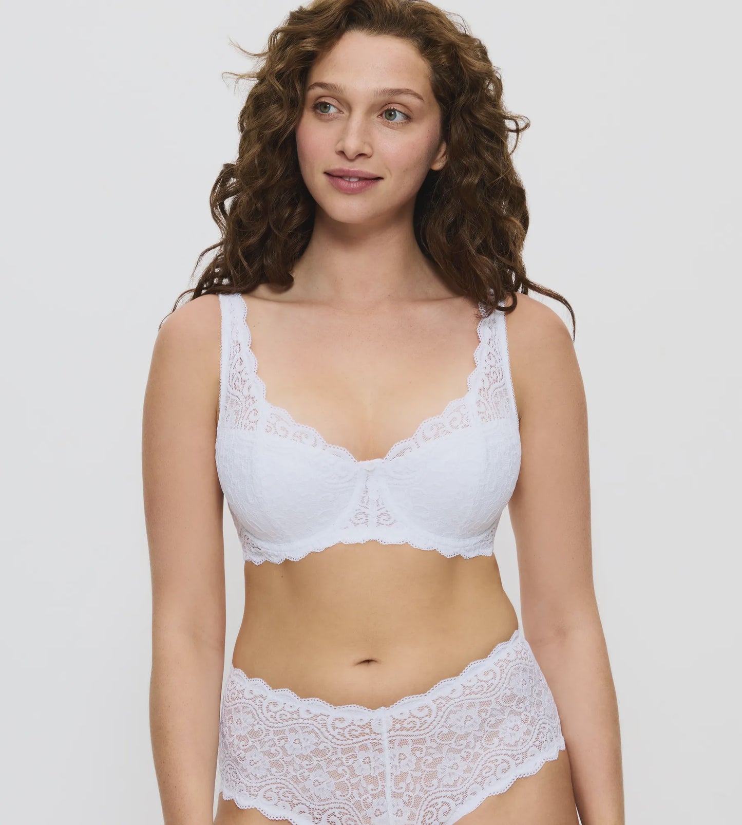 Amourette Wired Padded Bra in White