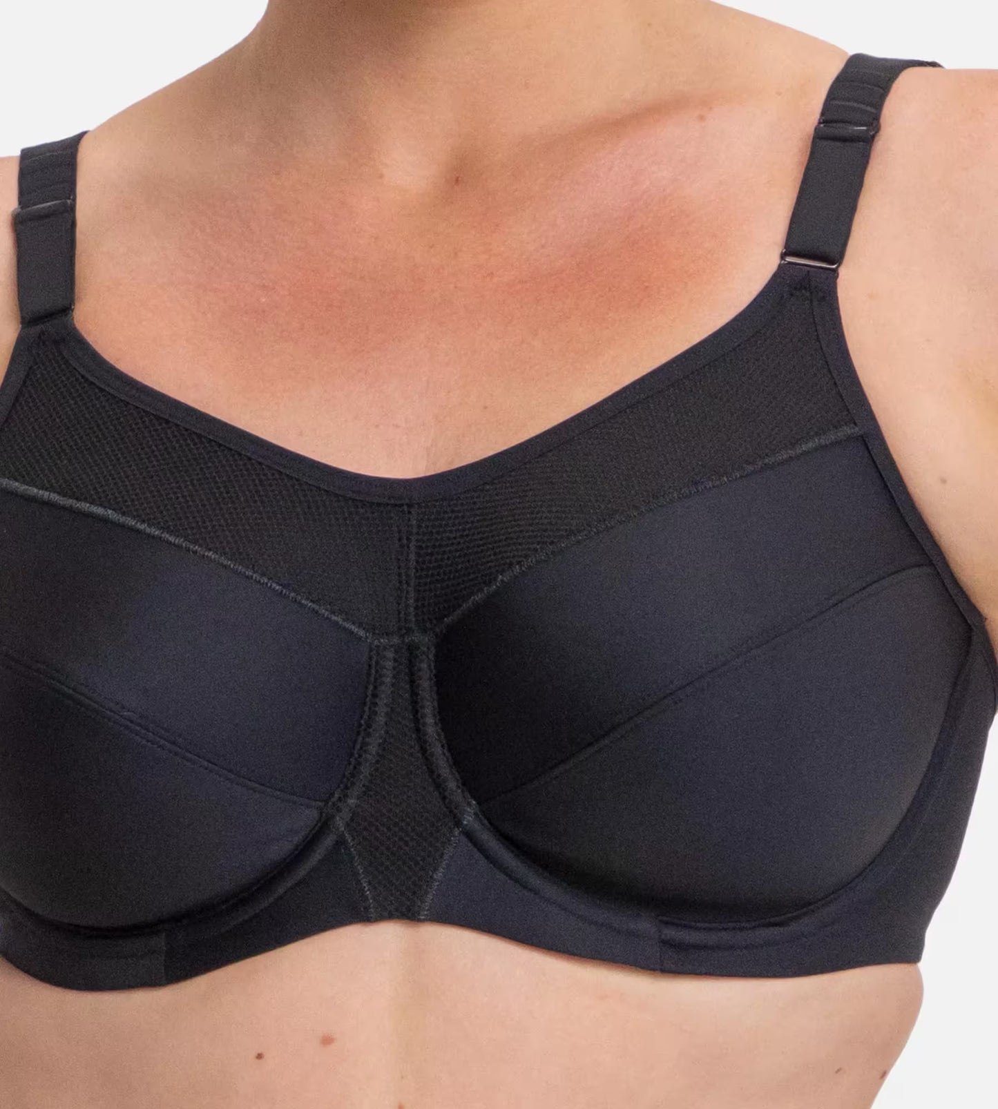 Triaction Ultra Wired Sports Bra - Black