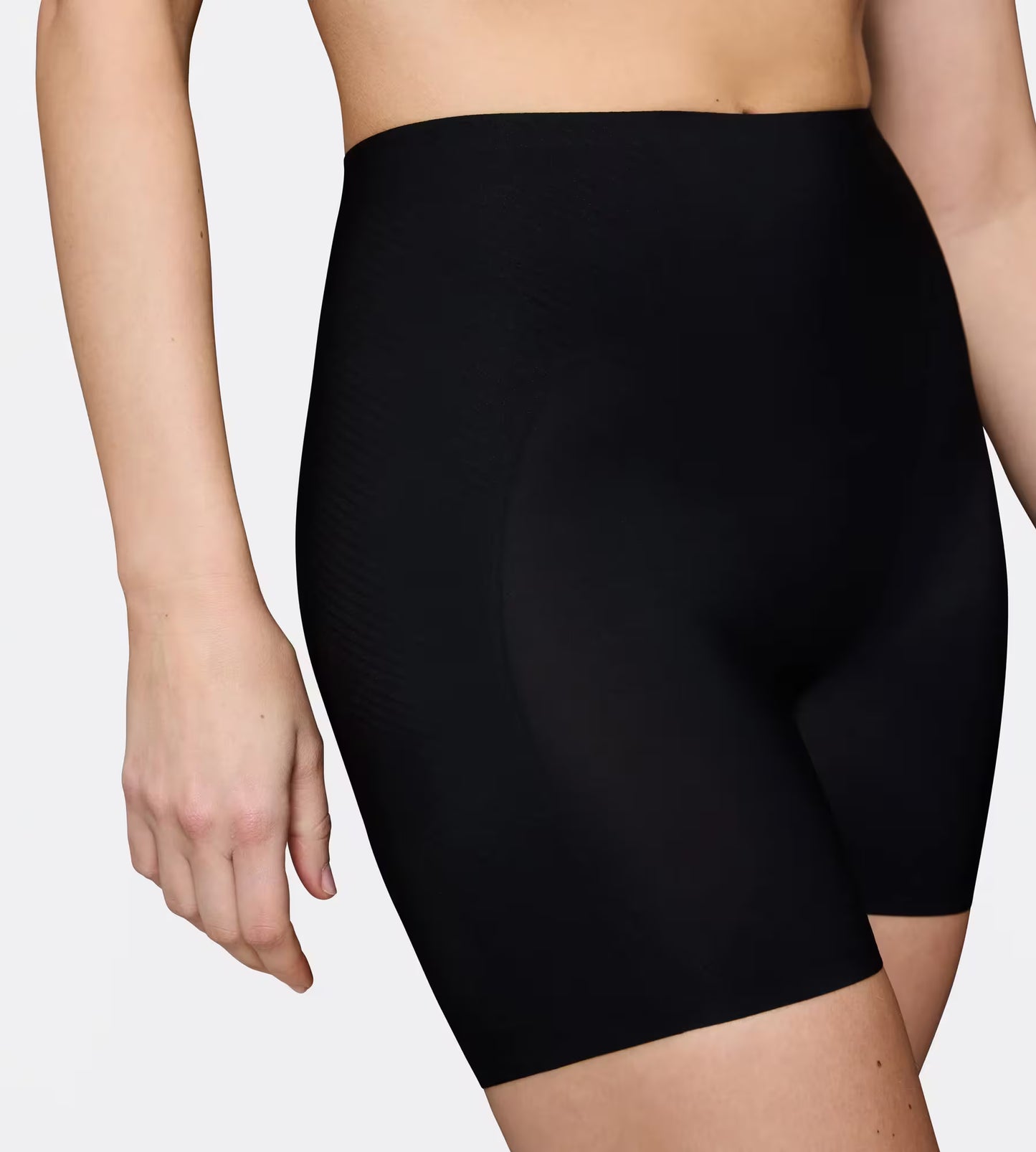 Body Make Up Illusion Curve Short Brief in Black