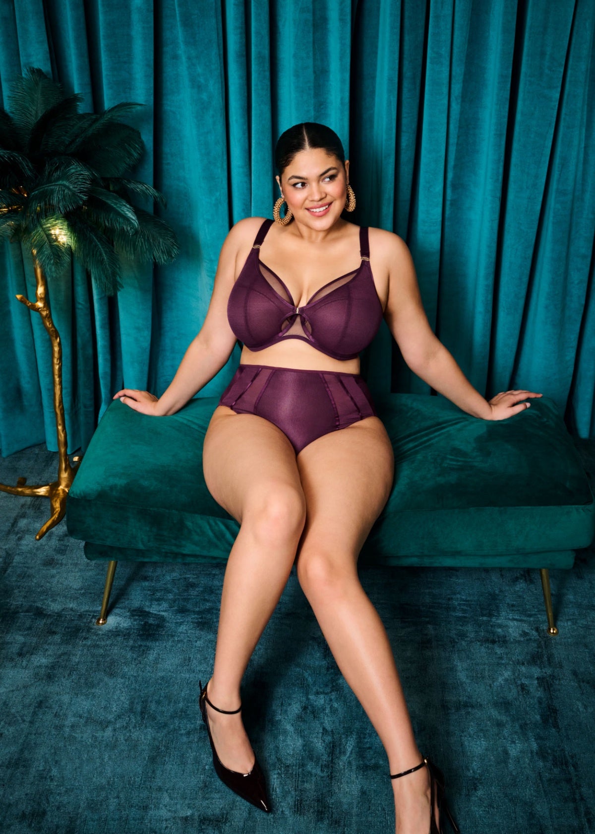 Kintai Plunge Bra in Blackberry