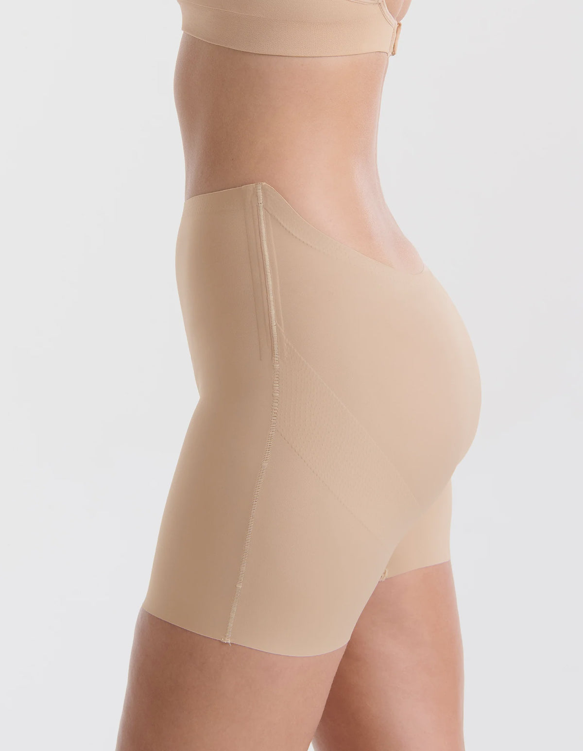 Smooth Silhouettes Low Back Short