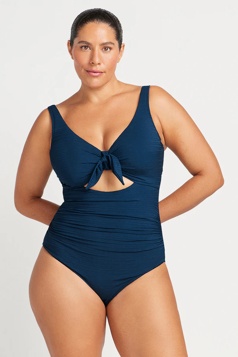 Aria Cezanne in Navy