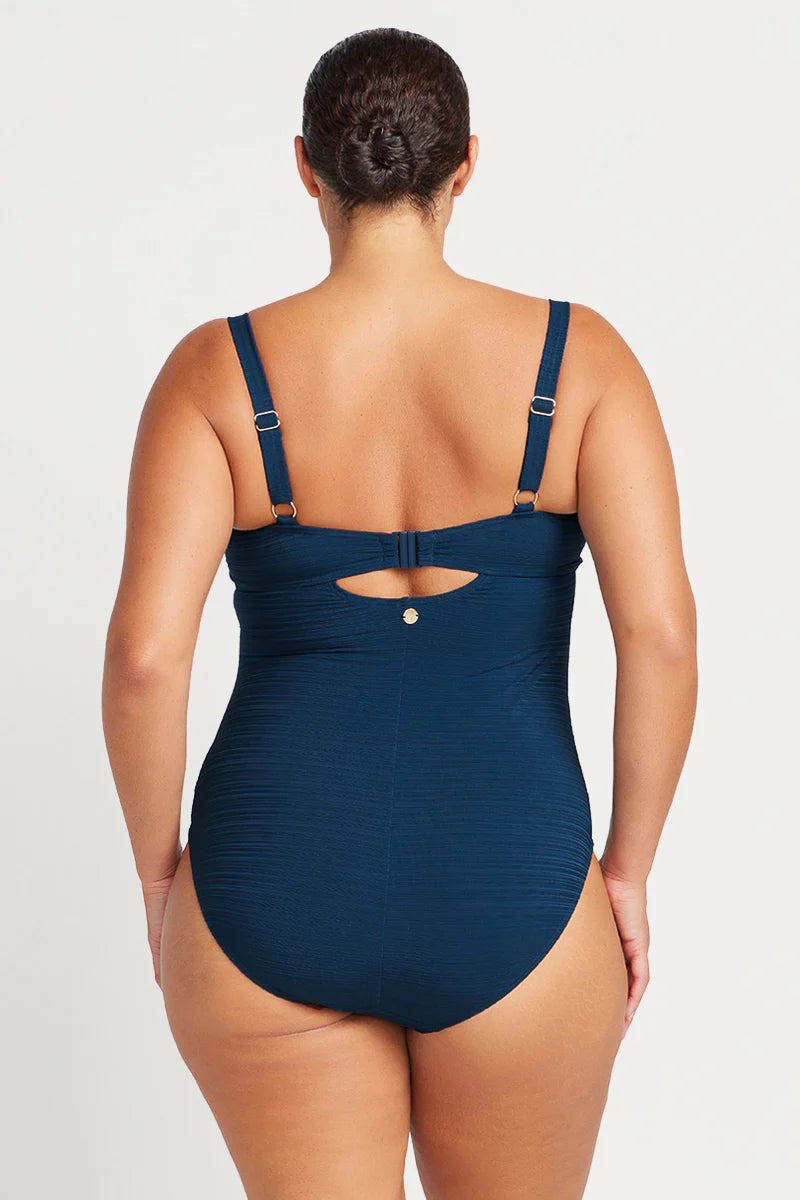 Aria Cezanne in Navy
