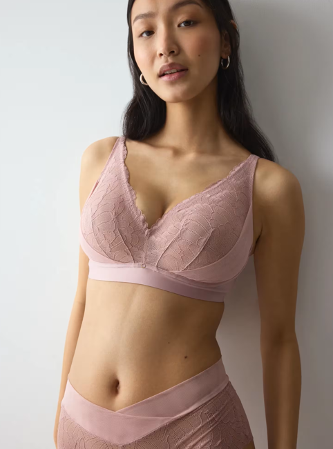 Love in Lace Wirefree Minimiser Bra in Sophia Pink