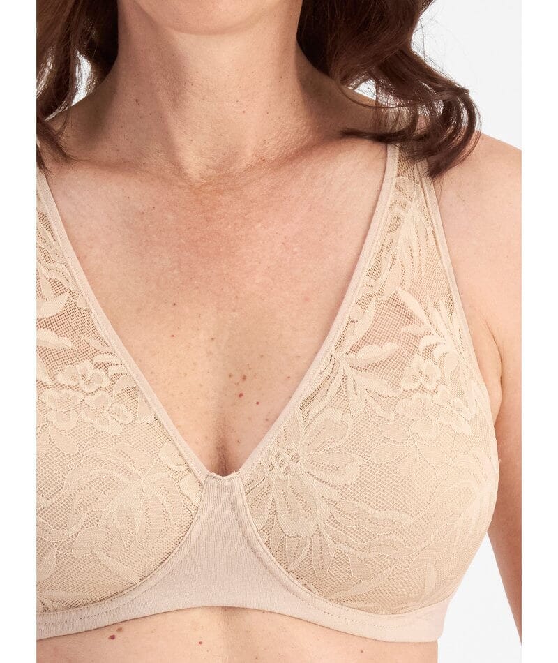 Playtex Ultralight Lace Wire-free Bra in Nude